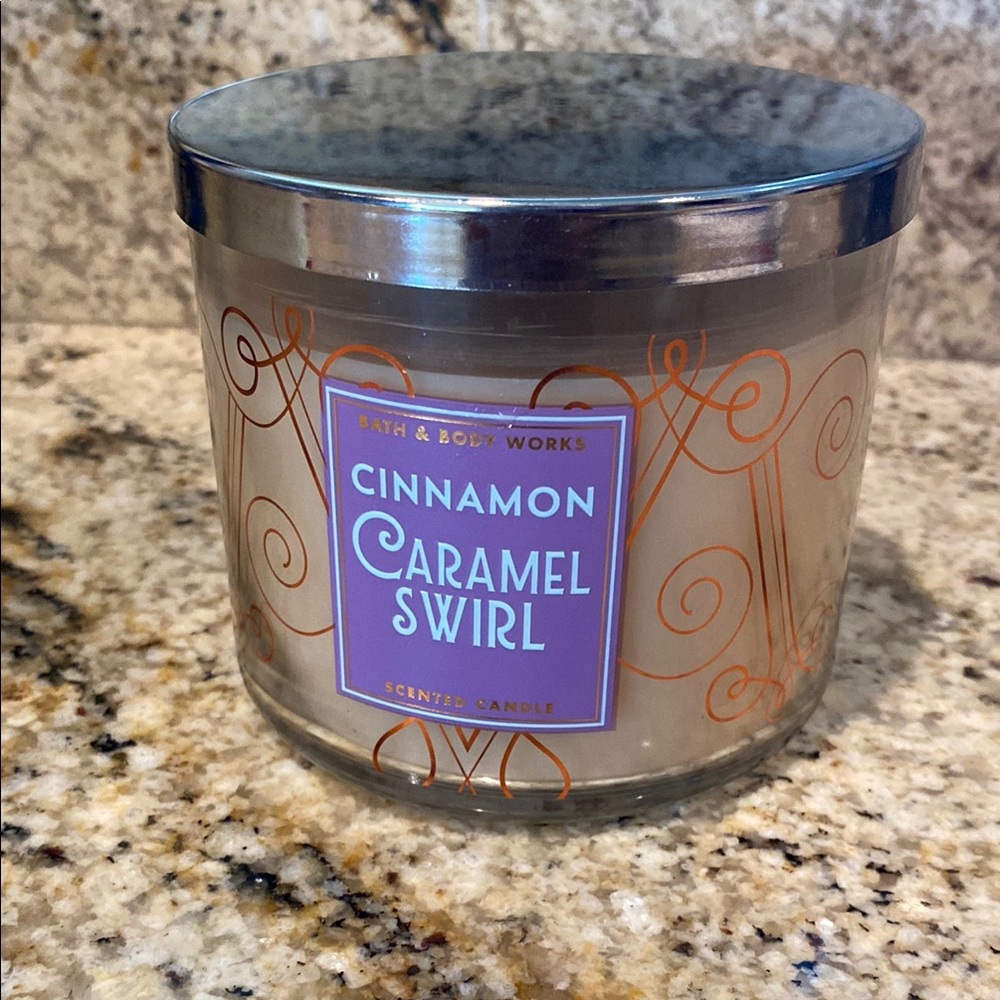 NWT Bath and Body Works 3-wick Candle